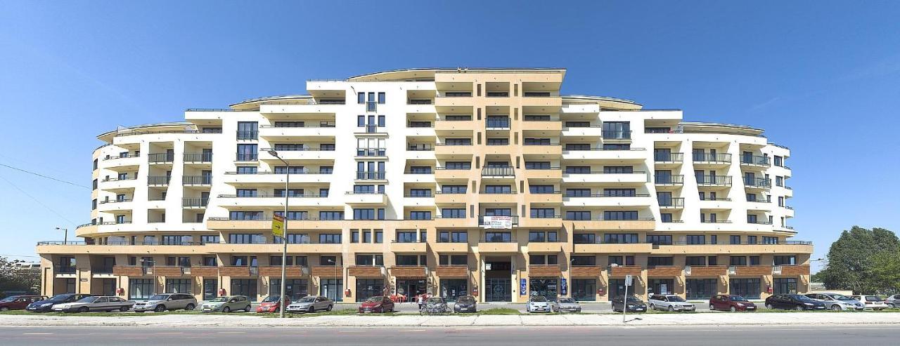 Tisza Palota Apartmanok Szeged Exteriör bild