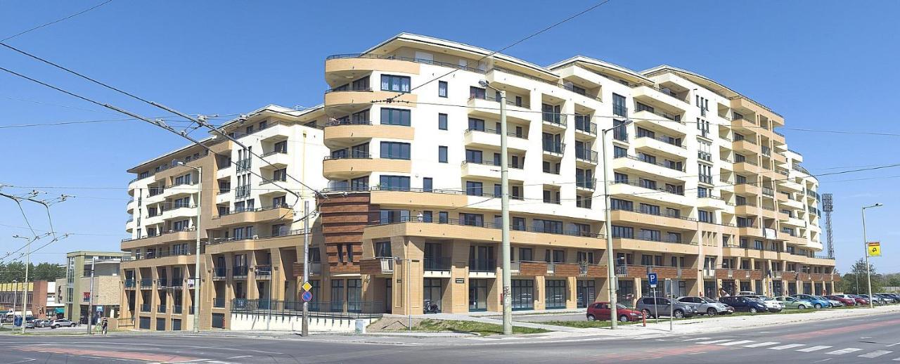 Tisza Palota Apartmanok Szeged Exteriör bild