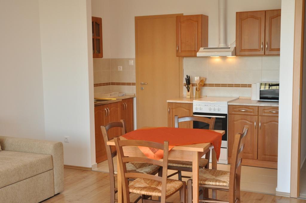 Tisza Palota Apartmanok Szeged Rum bild