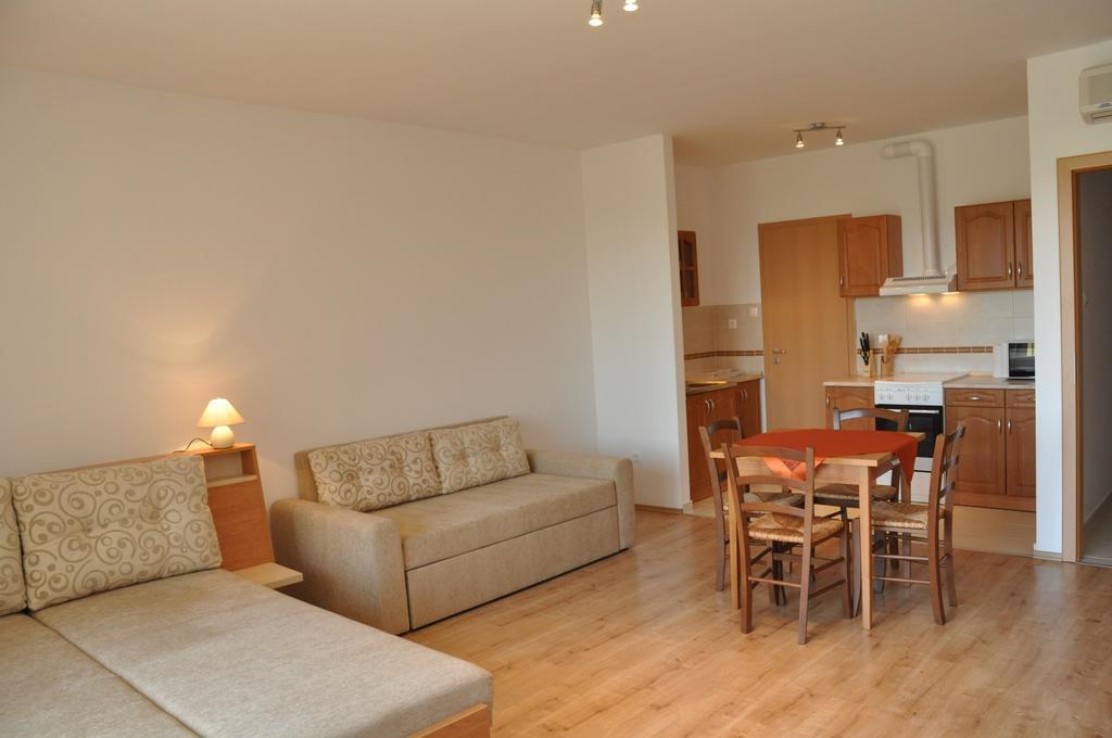 Tisza Palota Apartmanok Szeged Rum bild
